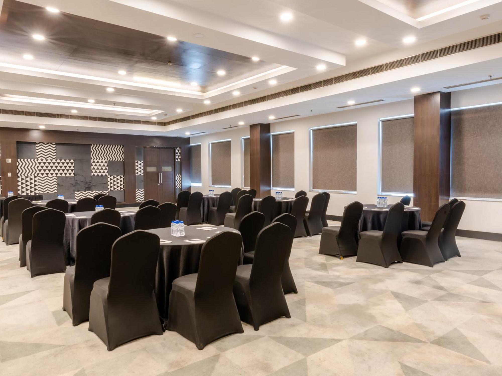 Sunday Hotel Chandigarh Zirakpur Kültér fotó