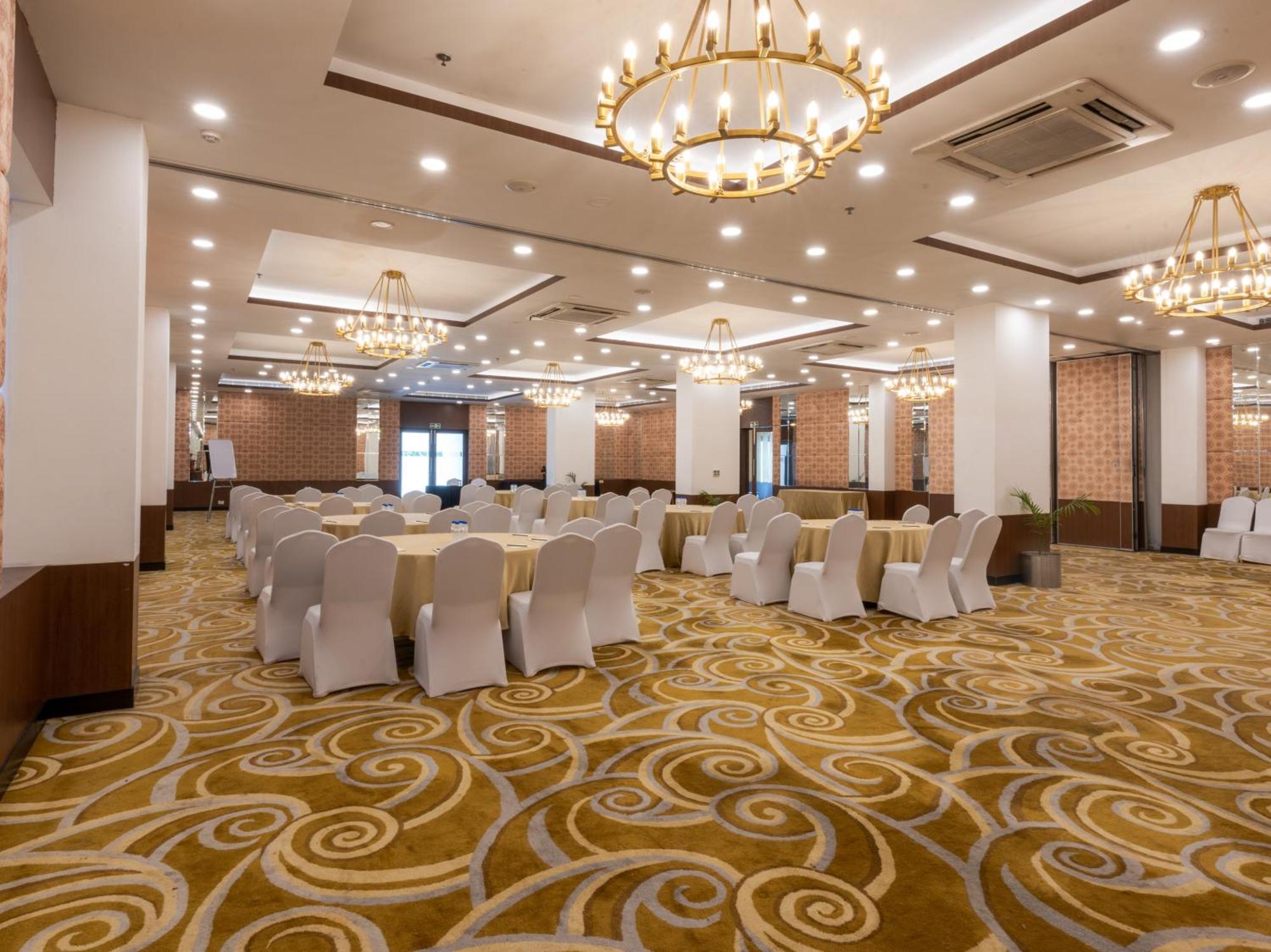 Sunday Hotel Chandigarh Zirakpur Kültér fotó